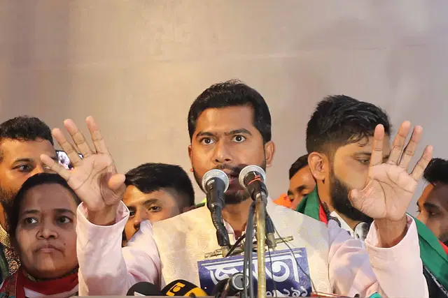 অন্তর্বর্তী সরকারকে আরও দু-এক বছর দেখতে চান নুরুল হক